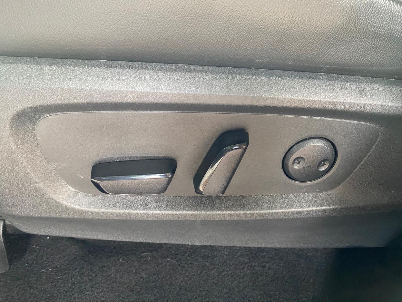 Nissan Pathfinder SL 2WD 2024