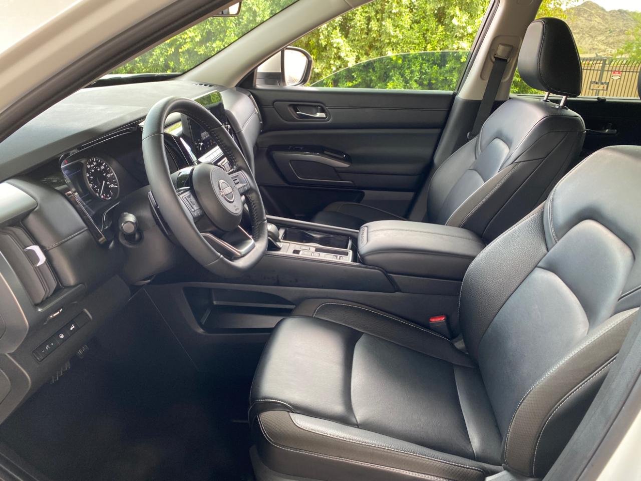 Nissan Pathfinder SL 2WD 2024