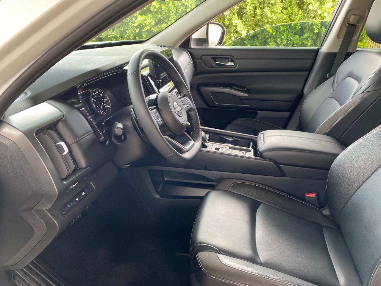 Nissan Pathfinder SL 2WD 2024