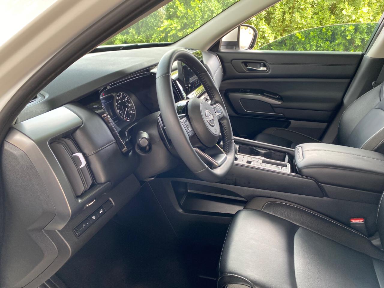 Nissan Pathfinder SL 2WD 2024