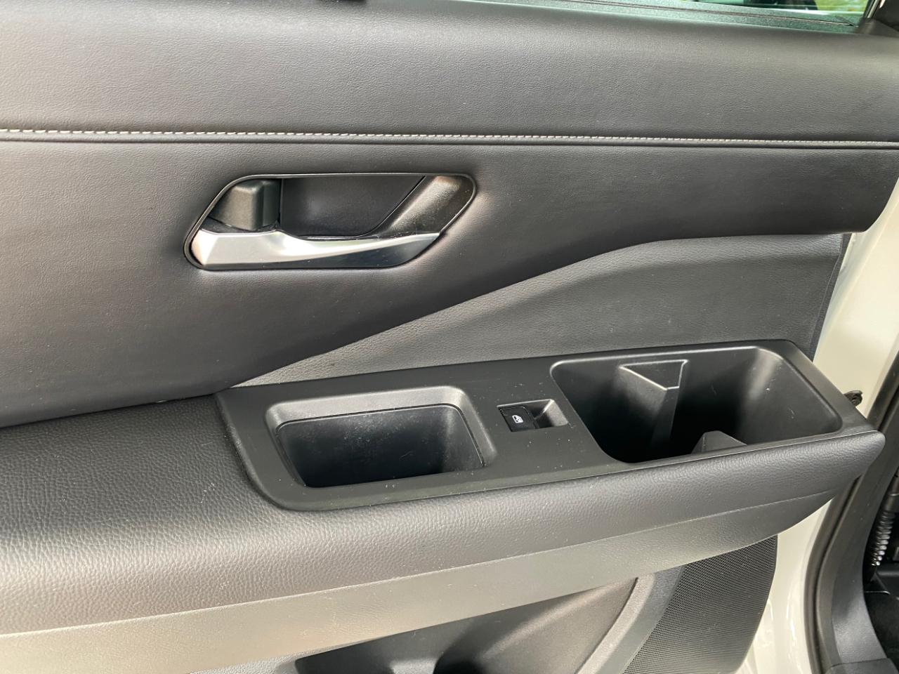 Nissan Pathfinder SL 2WD 2024