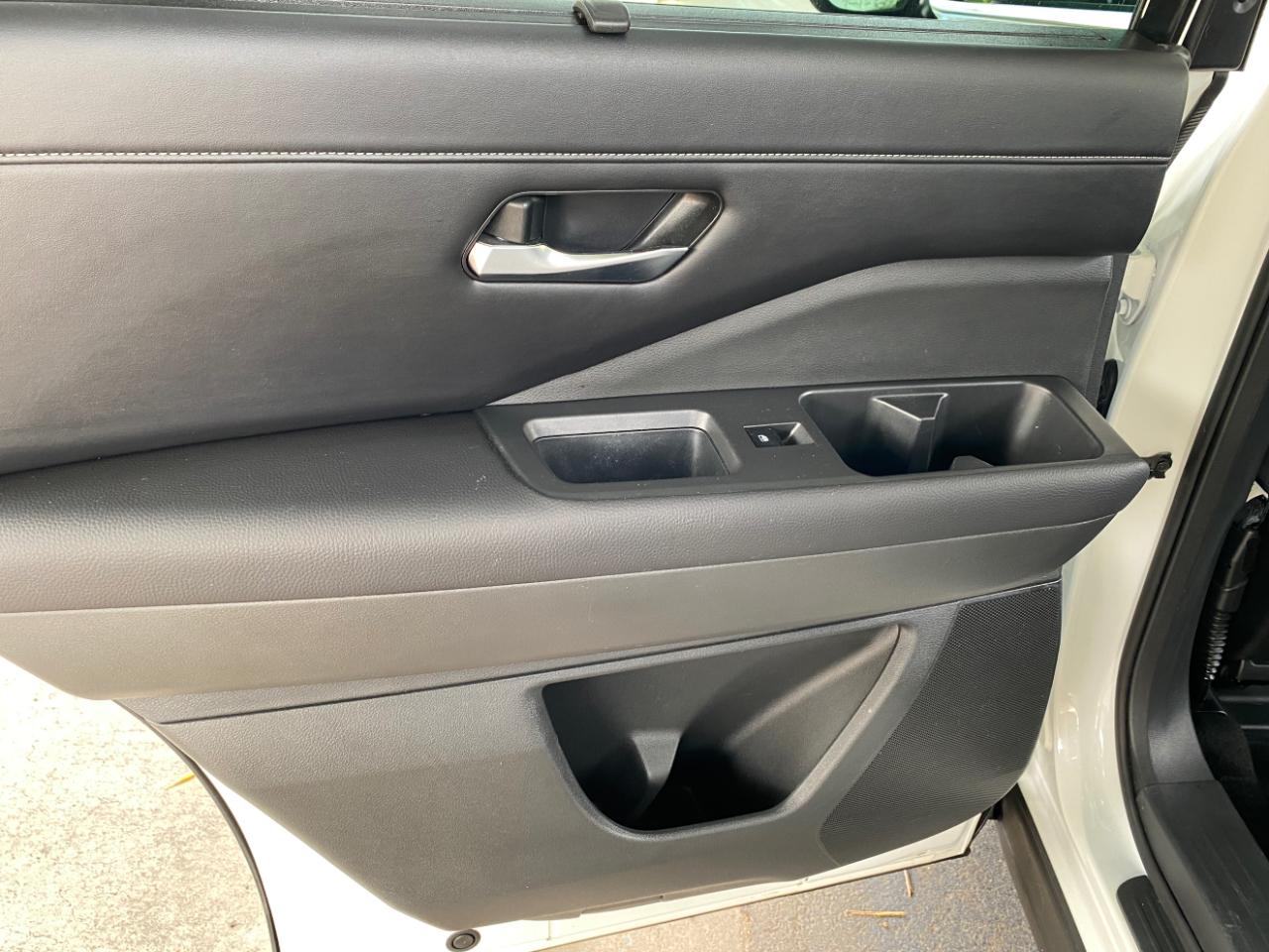 Nissan Pathfinder SL 2WD 2024