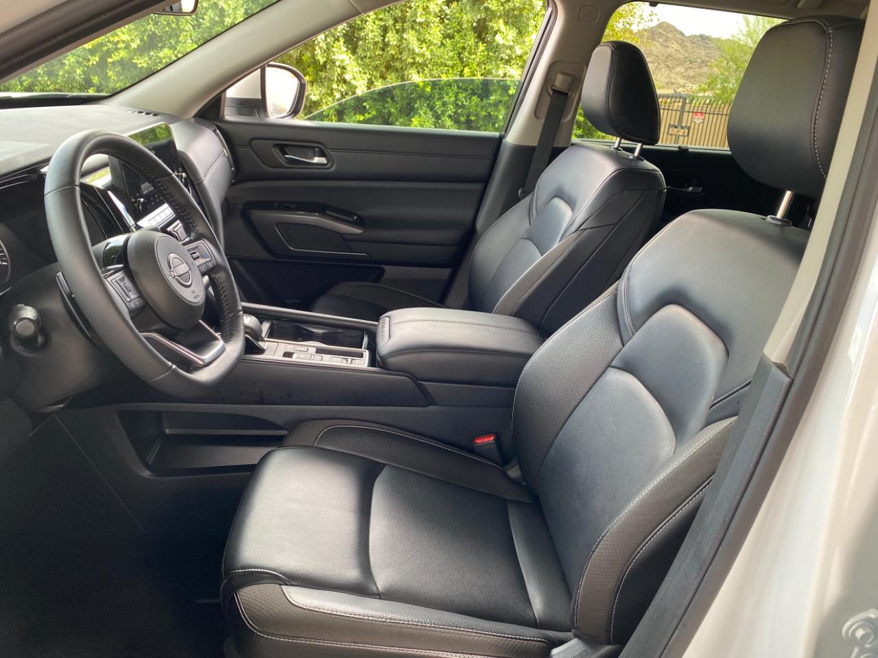 Nissan Pathfinder SL 2WD 2024