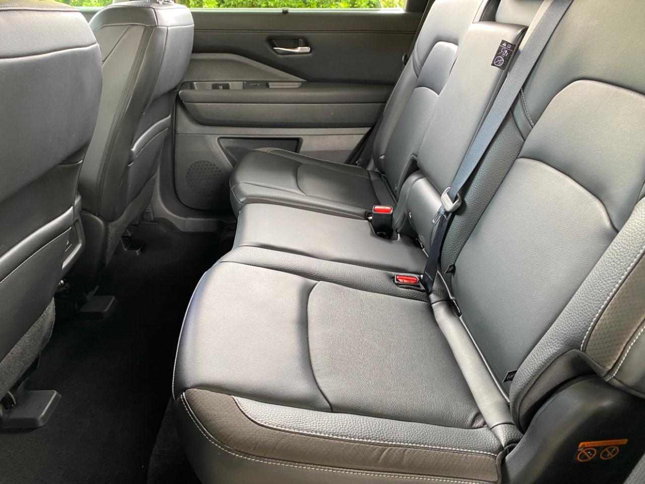 Nissan Pathfinder SL 2WD 2024