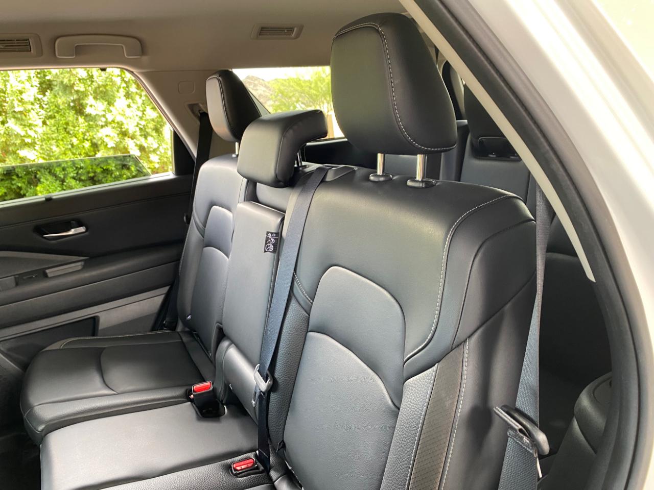 Nissan Pathfinder SL 2WD 2024