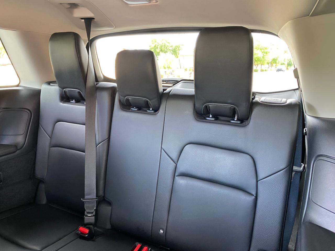 Nissan Pathfinder SL 2WD 2024