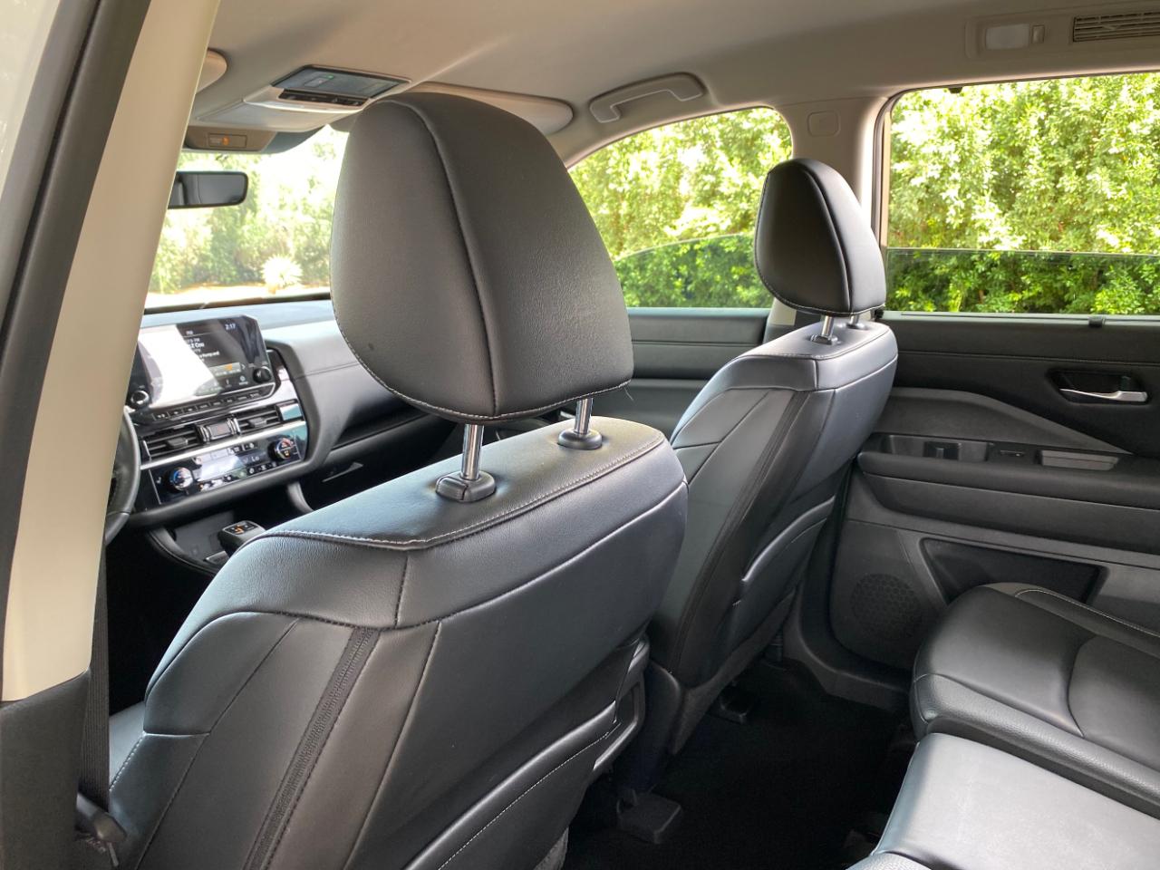 Nissan Pathfinder SL 2WD 2024