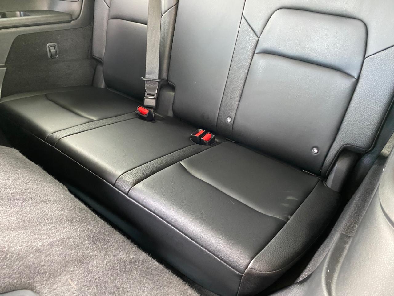 Nissan Pathfinder SL 2WD 2024