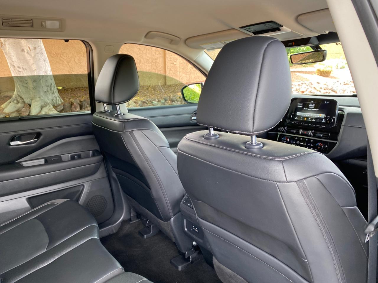 Nissan Pathfinder SL 2WD 2024