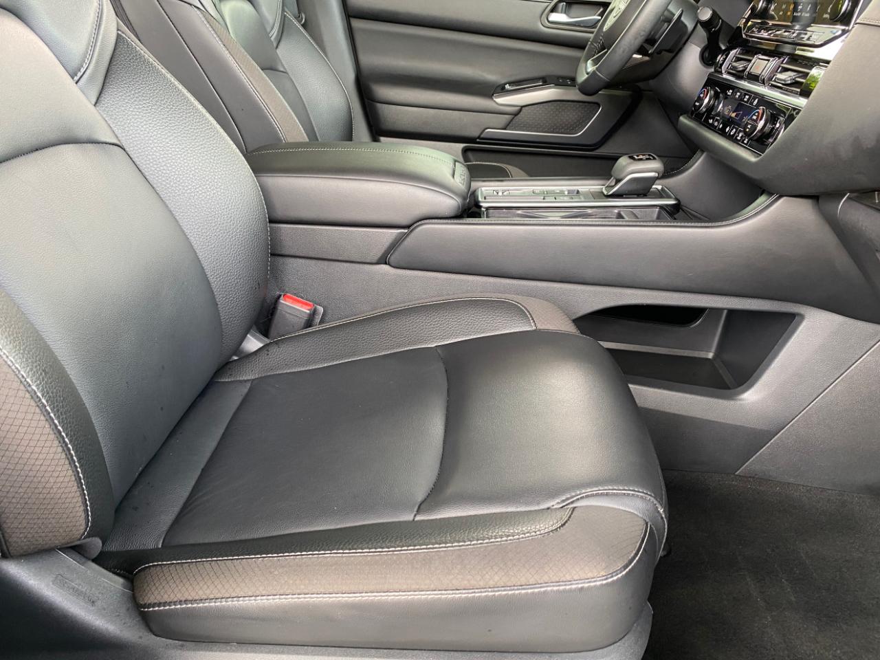 Nissan Pathfinder SL 2WD 2024