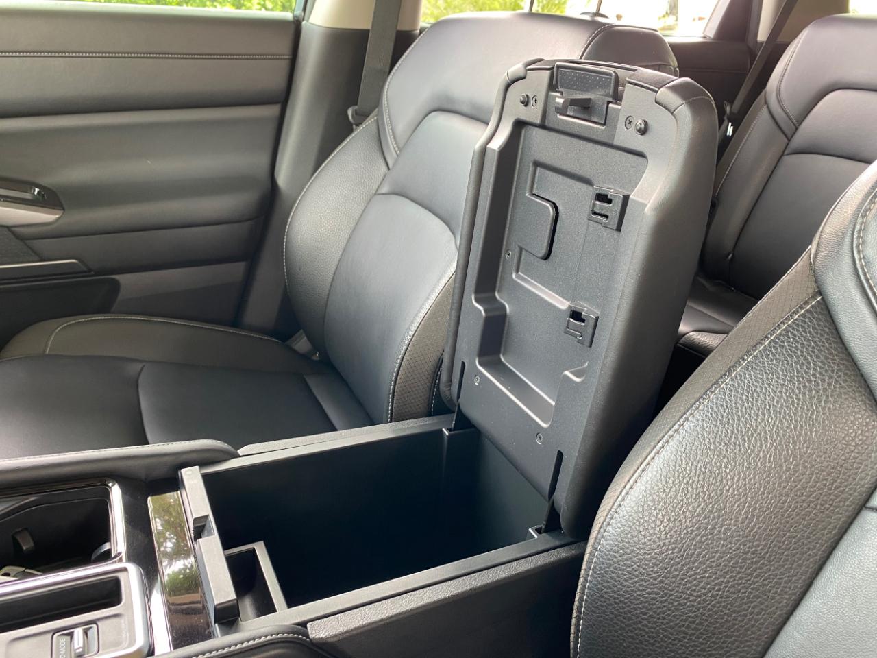 Nissan Pathfinder SL 2WD 2024