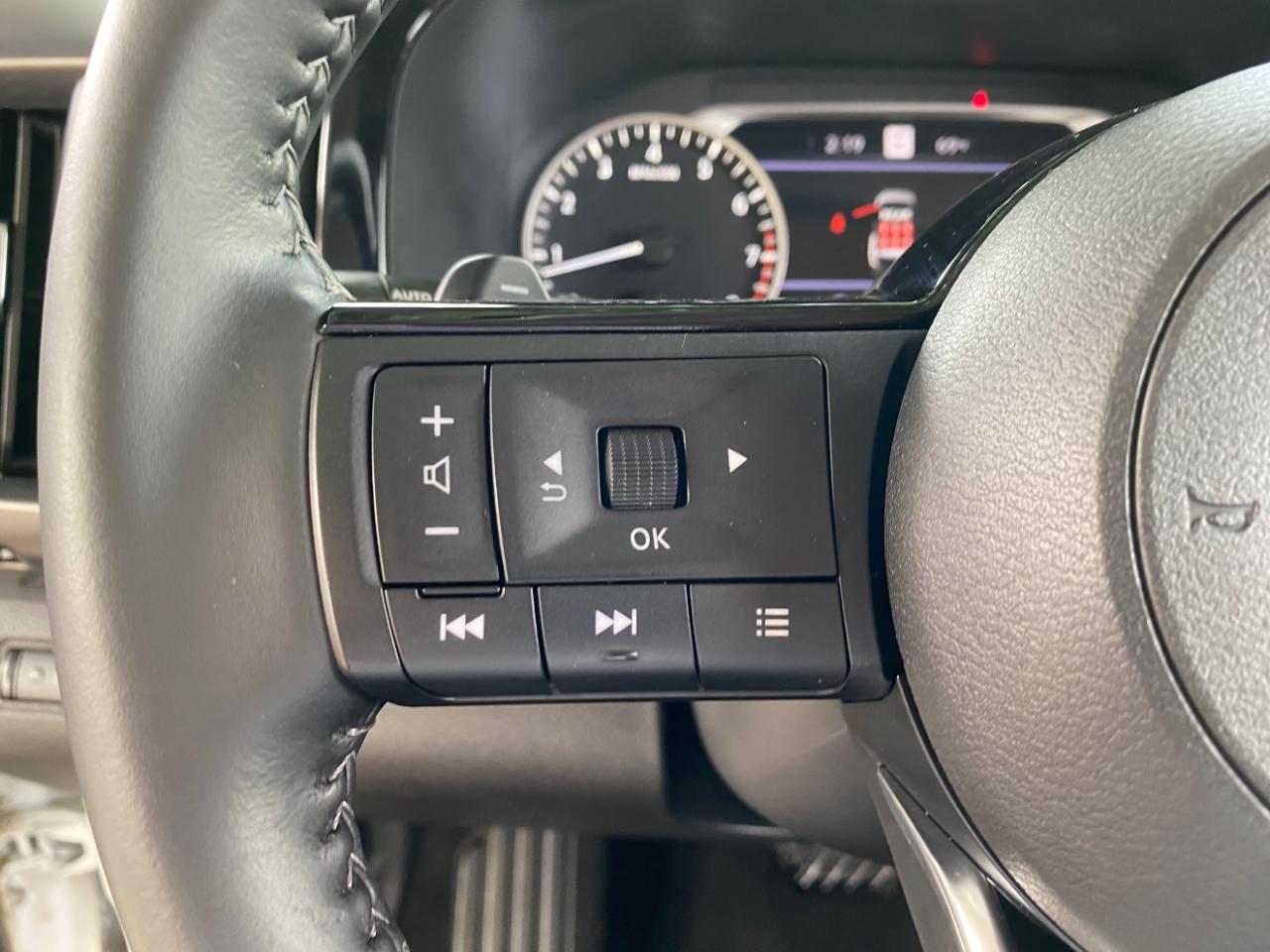 Nissan Pathfinder SL 2WD 2024