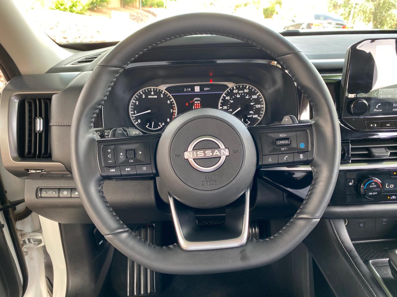 Nissan Pathfinder SL 2WD 2024