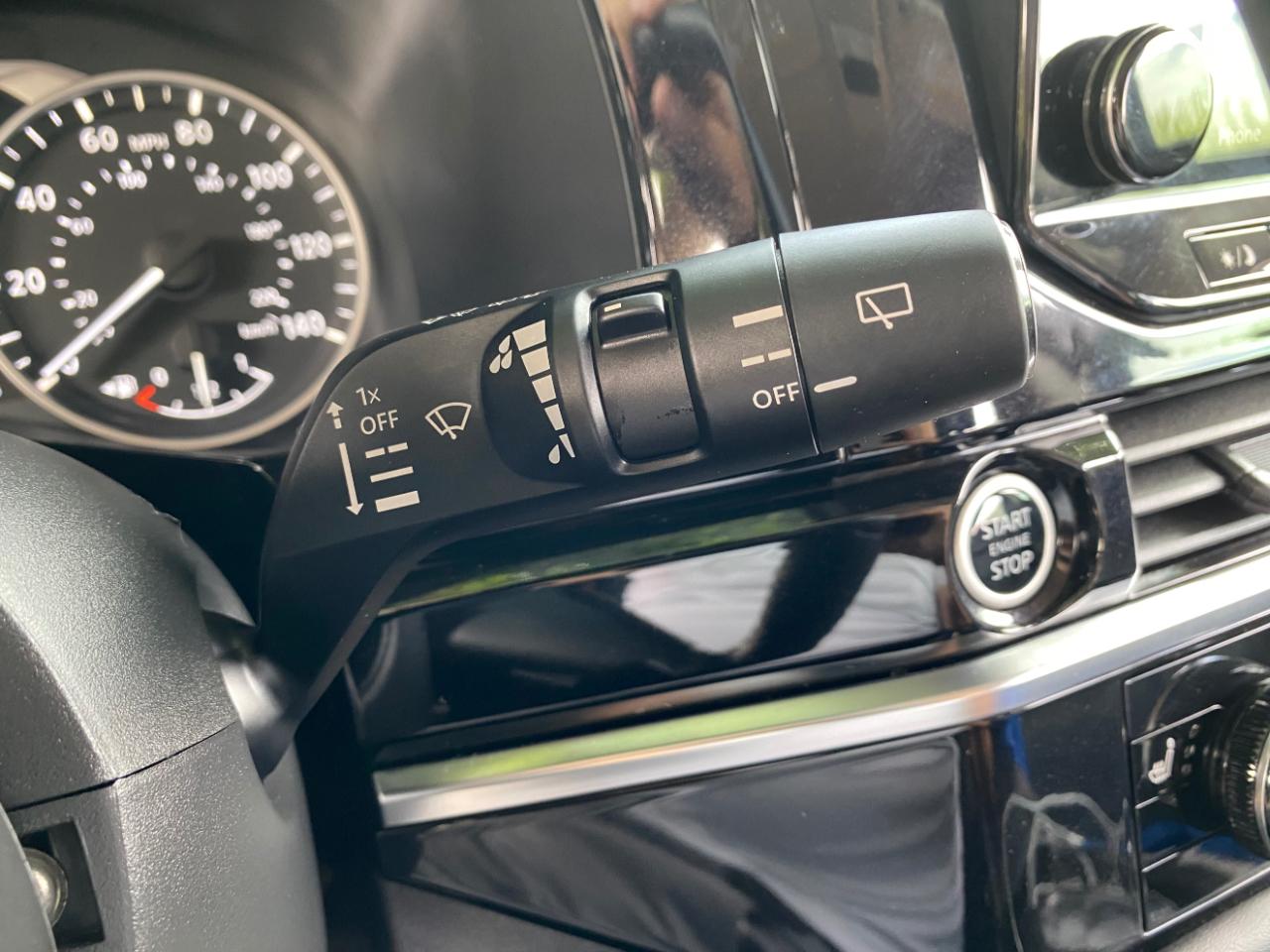 Nissan Pathfinder SL 2WD 2024