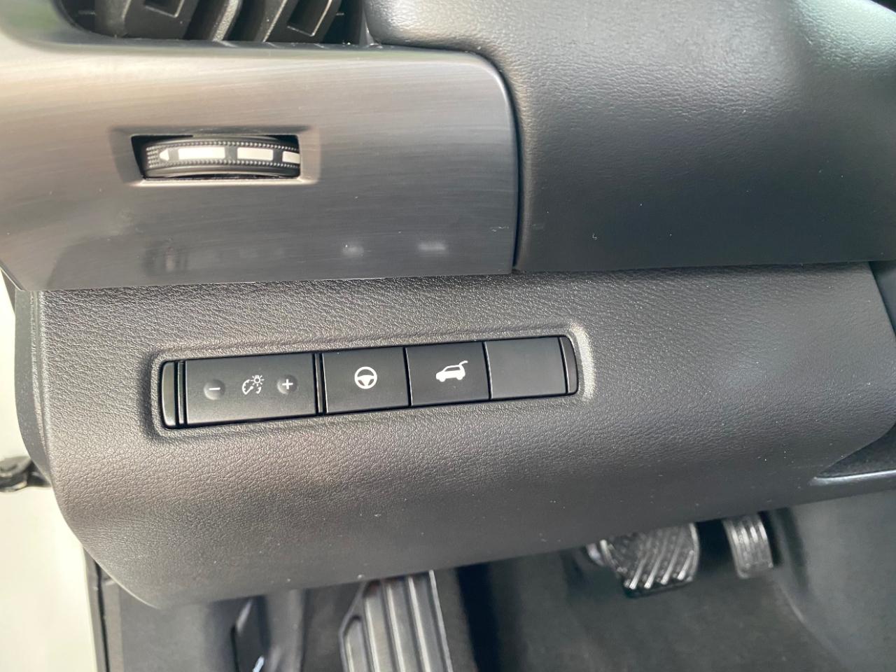 Nissan Pathfinder SL 2WD 2024