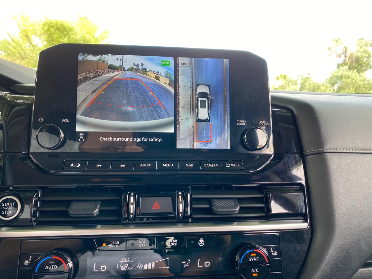 Nissan Pathfinder SL 2WD 2024