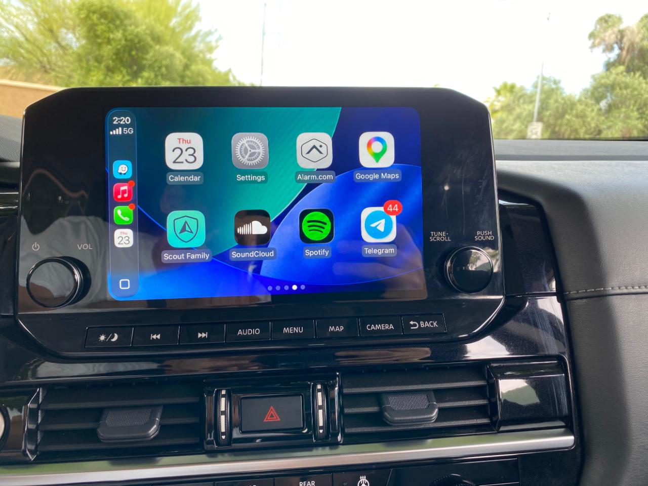 Nissan Pathfinder SL 2WD 2024