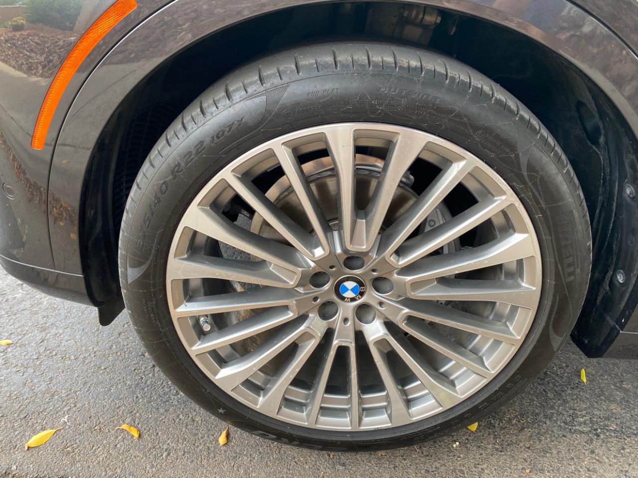 BMW X7 xDrive40i Sports Activity Vehicle 2020