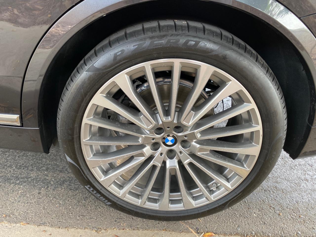 BMW X7 xDrive40i Sports Activity Vehicle 2020