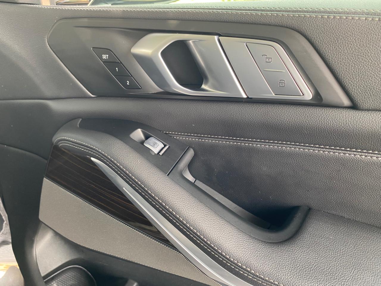 BMW X7 xDrive40i Sports Activity Vehicle 2020