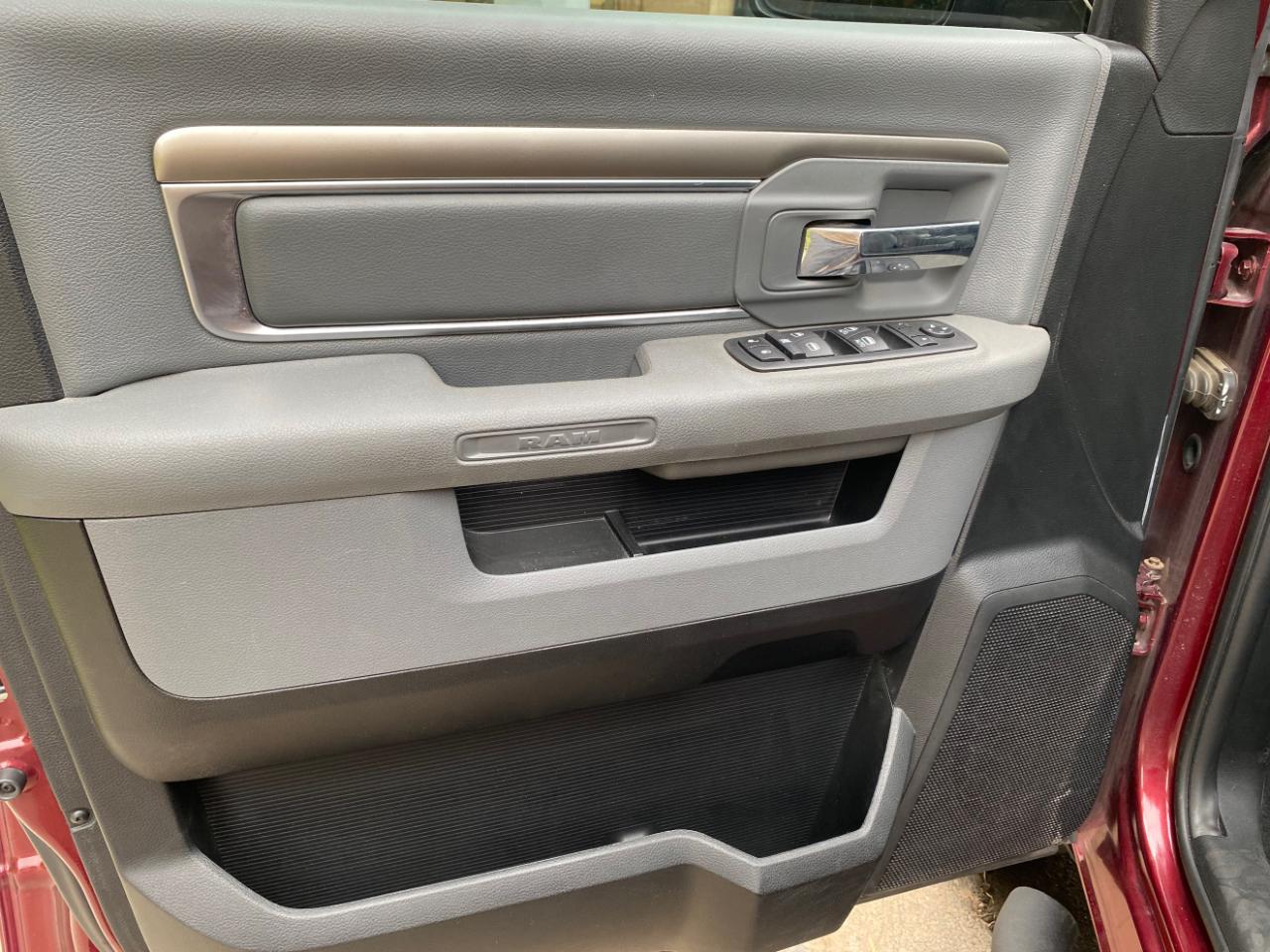 RAM 1500 Classic Warlock 4x2 Quad Cab 6'4" Box 2020