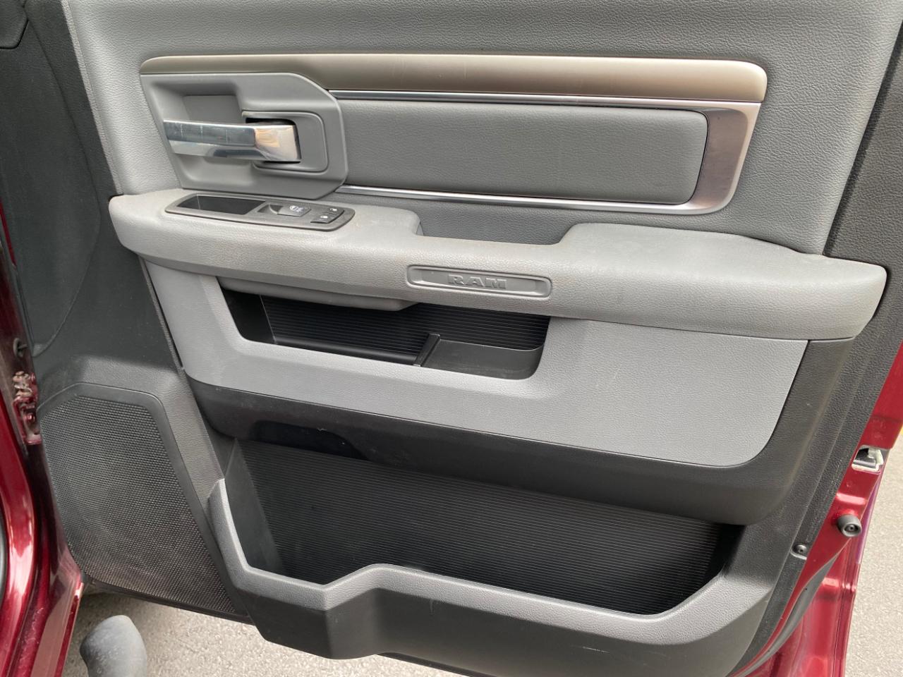 RAM 1500 Classic Warlock 4x2 Quad Cab 6'4" Box 2020