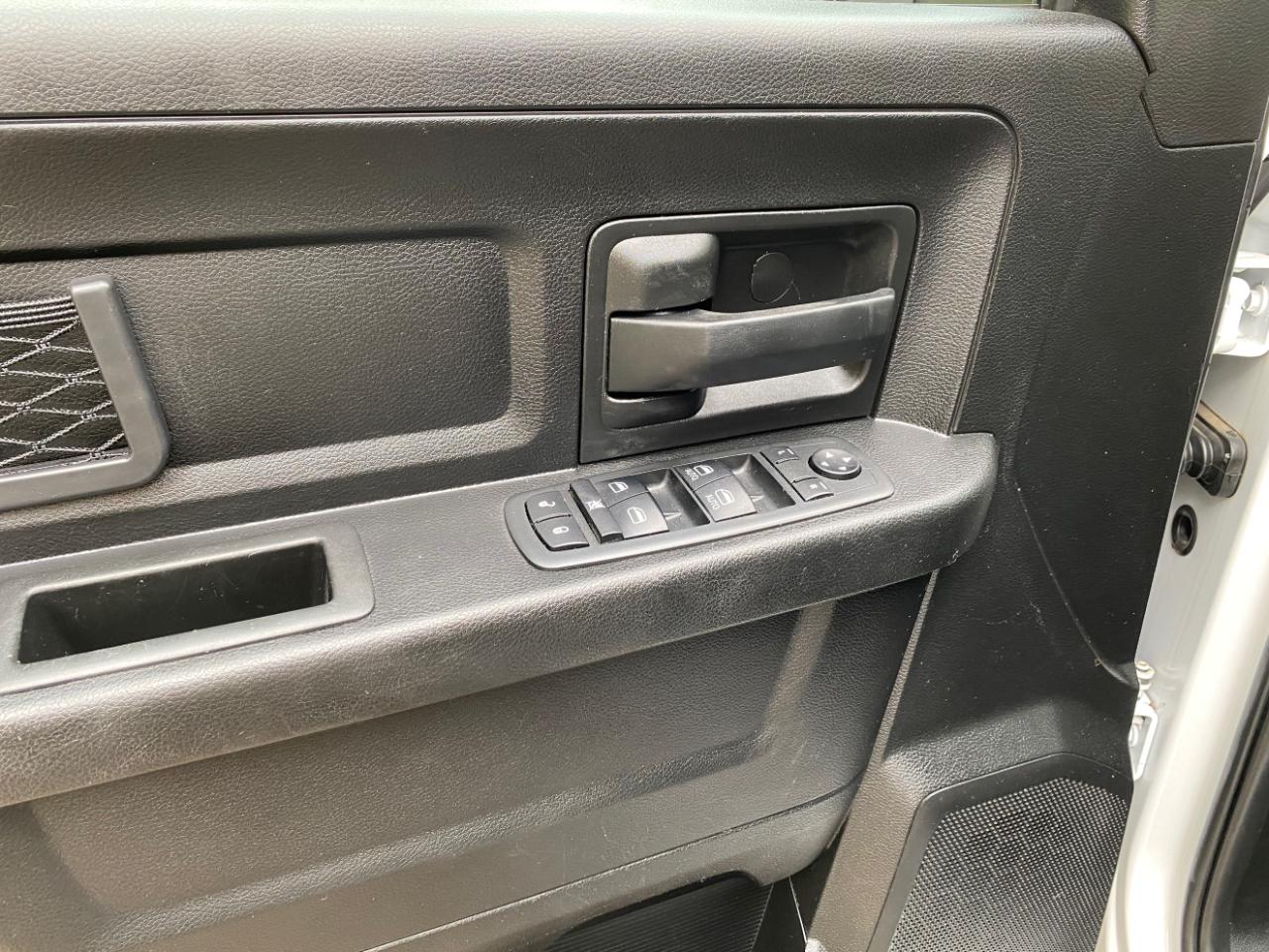 RAM 1500 Classic Tradesman 4x2 Quad Cab 6'4" Box 2021