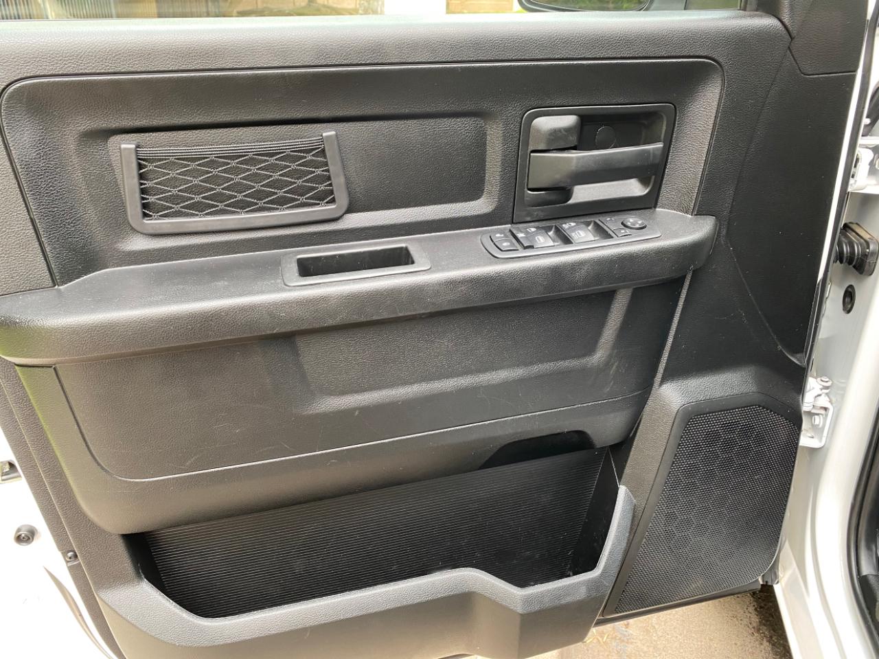 RAM 1500 Classic Tradesman 4x2 Quad Cab 6'4" Box 2021