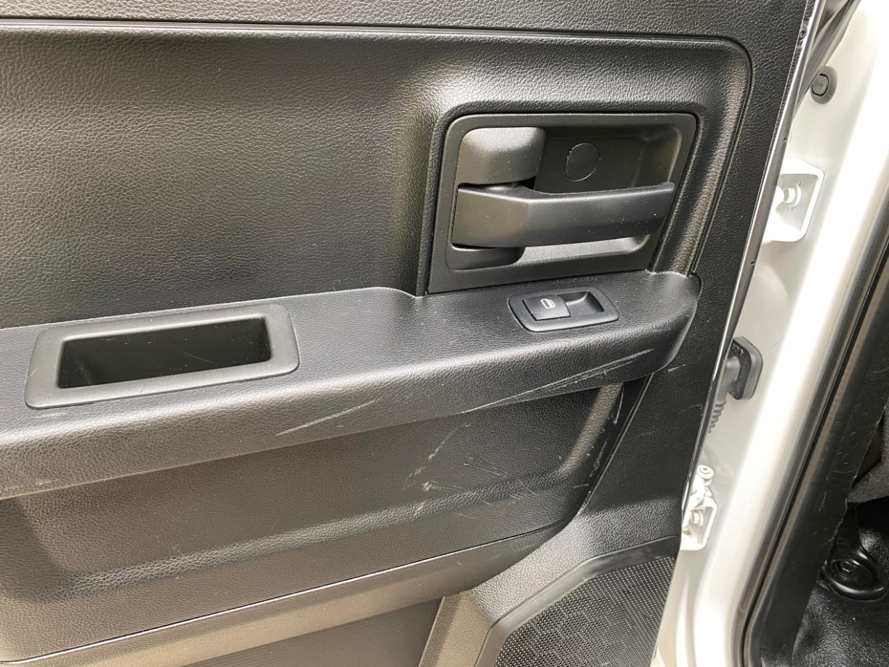 RAM 1500 Classic Tradesman 4x2 Quad Cab 6'4" Box 2021