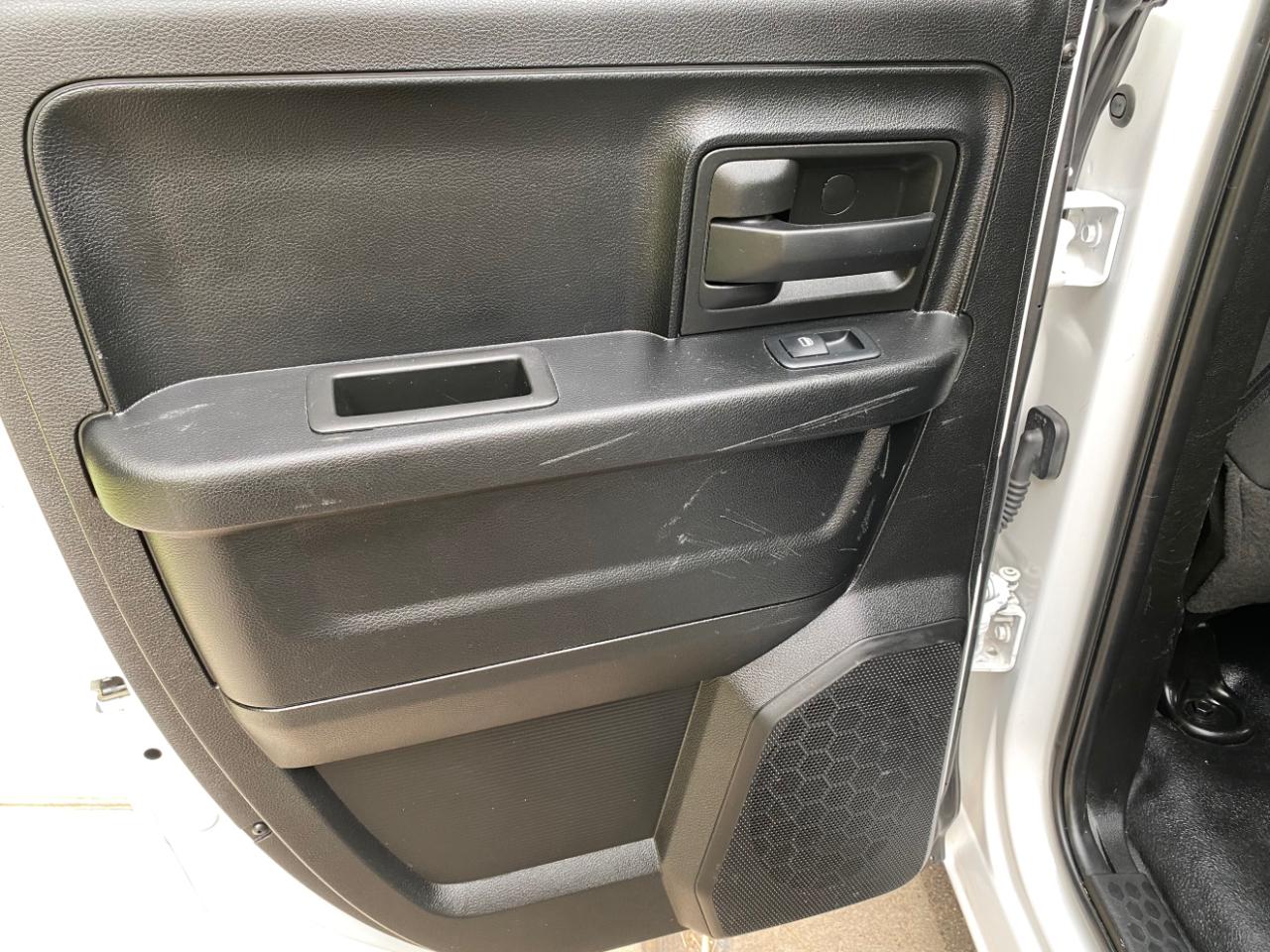 RAM 1500 Classic Tradesman 4x2 Quad Cab 6'4" Box 2021