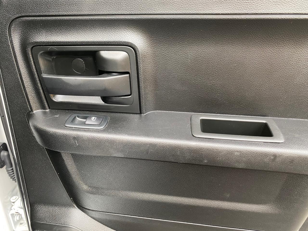 RAM 1500 Classic Tradesman 4x2 Quad Cab 6'4" Box 2021