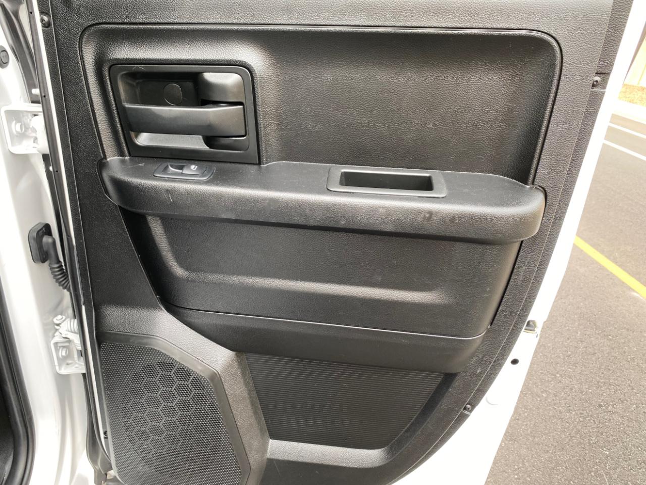 RAM 1500 Classic Tradesman 4x2 Quad Cab 6'4" Box 2021