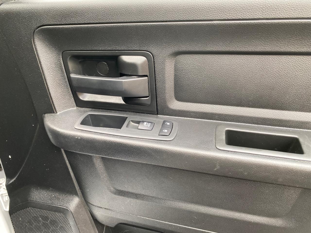 RAM 1500 Classic Tradesman 4x2 Quad Cab 6'4" Box 2021