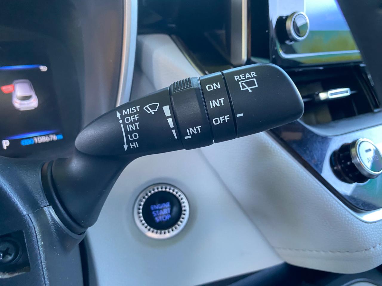 Toyota Corolla Hatchback SE CVT (Natl) 2019