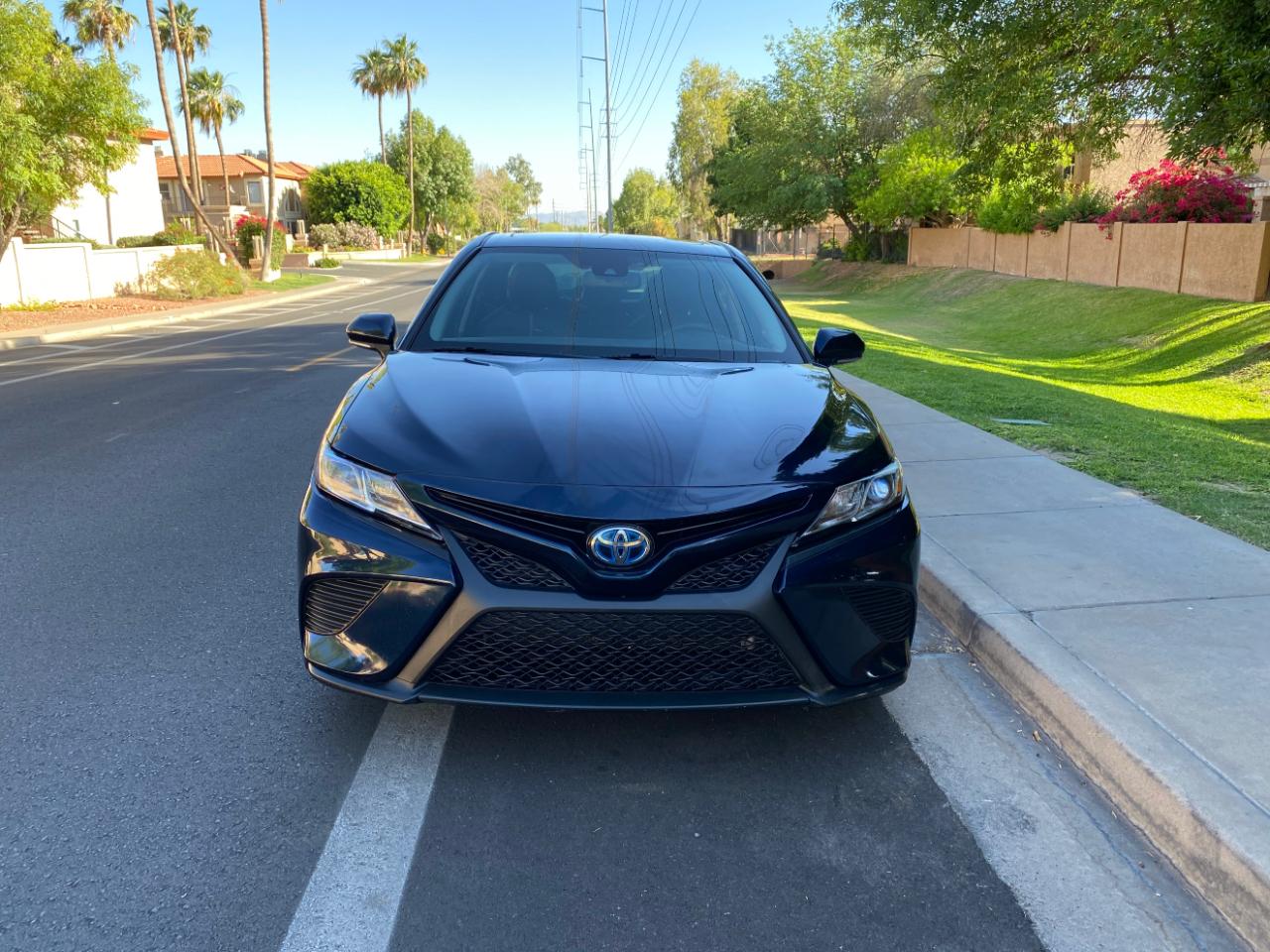 Toyota Camry Hybrid SE CVT (Natl) 2020