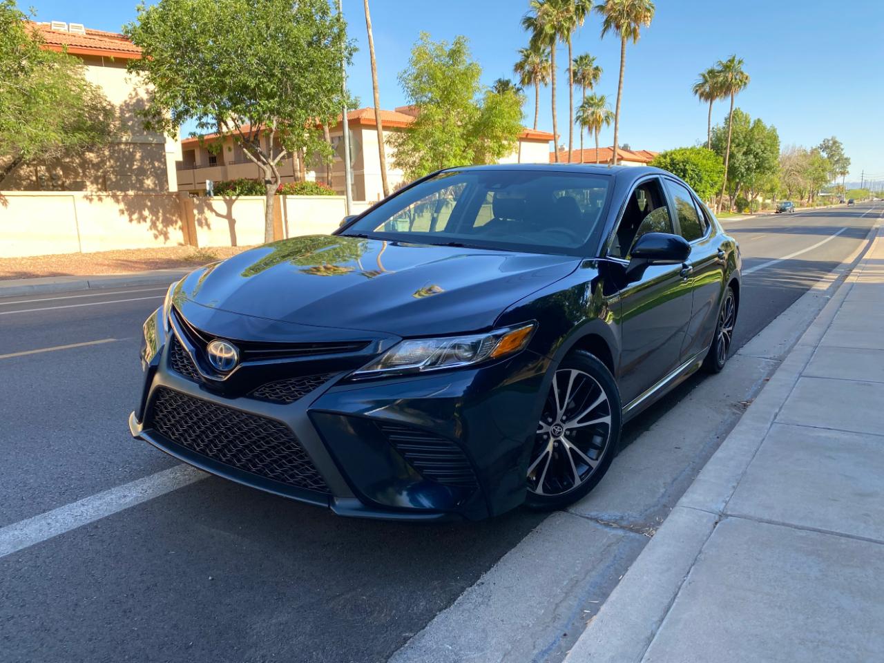 Toyota Camry Hybrid SE CVT (Natl) 2020