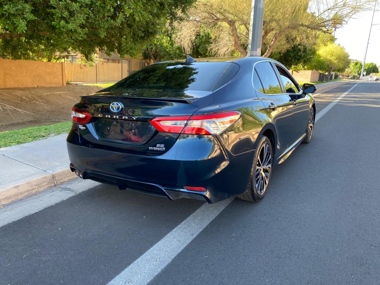 Toyota Camry Hybrid SE CVT (Natl) 2020