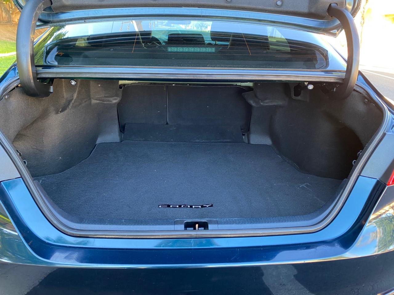 Toyota Camry Hybrid SE CVT (Natl) 2020