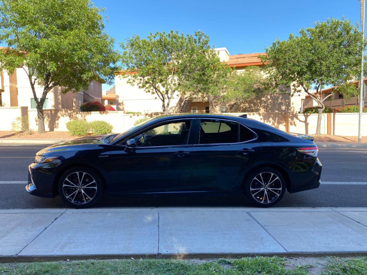 Toyota Camry Hybrid SE CVT (Natl) 2020