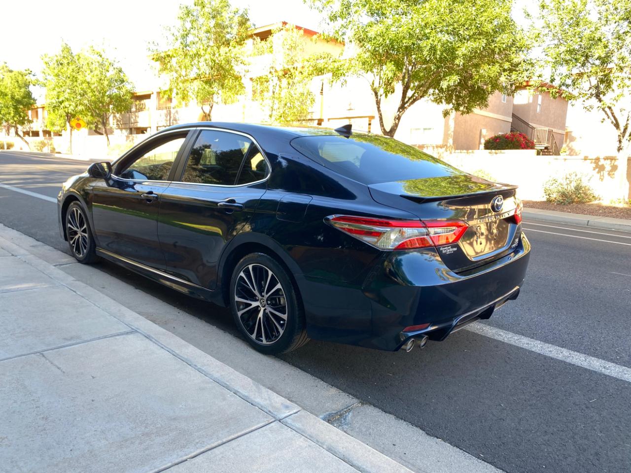 Toyota Camry Hybrid SE CVT (Natl) 2020