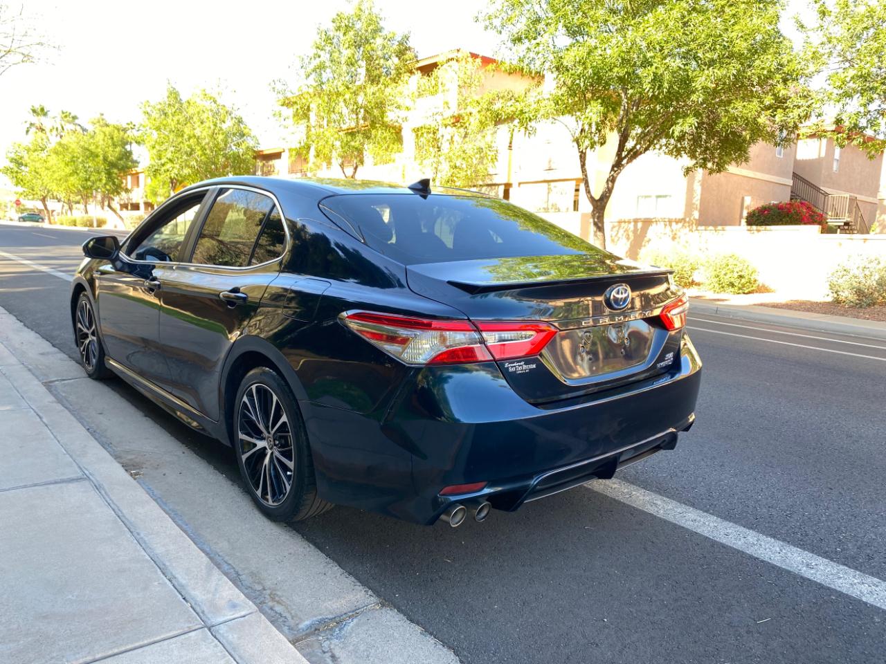 Toyota Camry Hybrid SE CVT (Natl) 2020