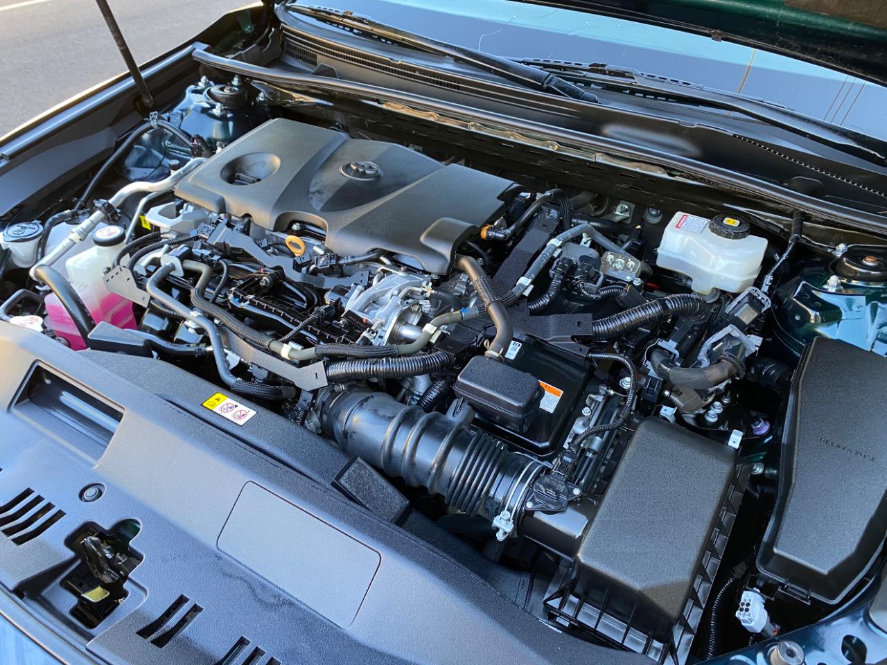 Toyota Camry Hybrid SE CVT (Natl) 2020