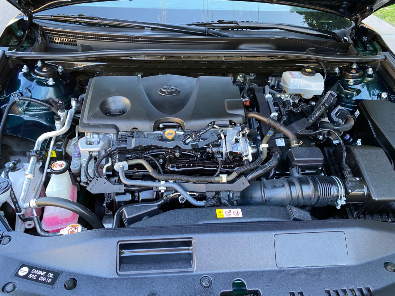 Toyota Camry Hybrid SE CVT (Natl) 2020