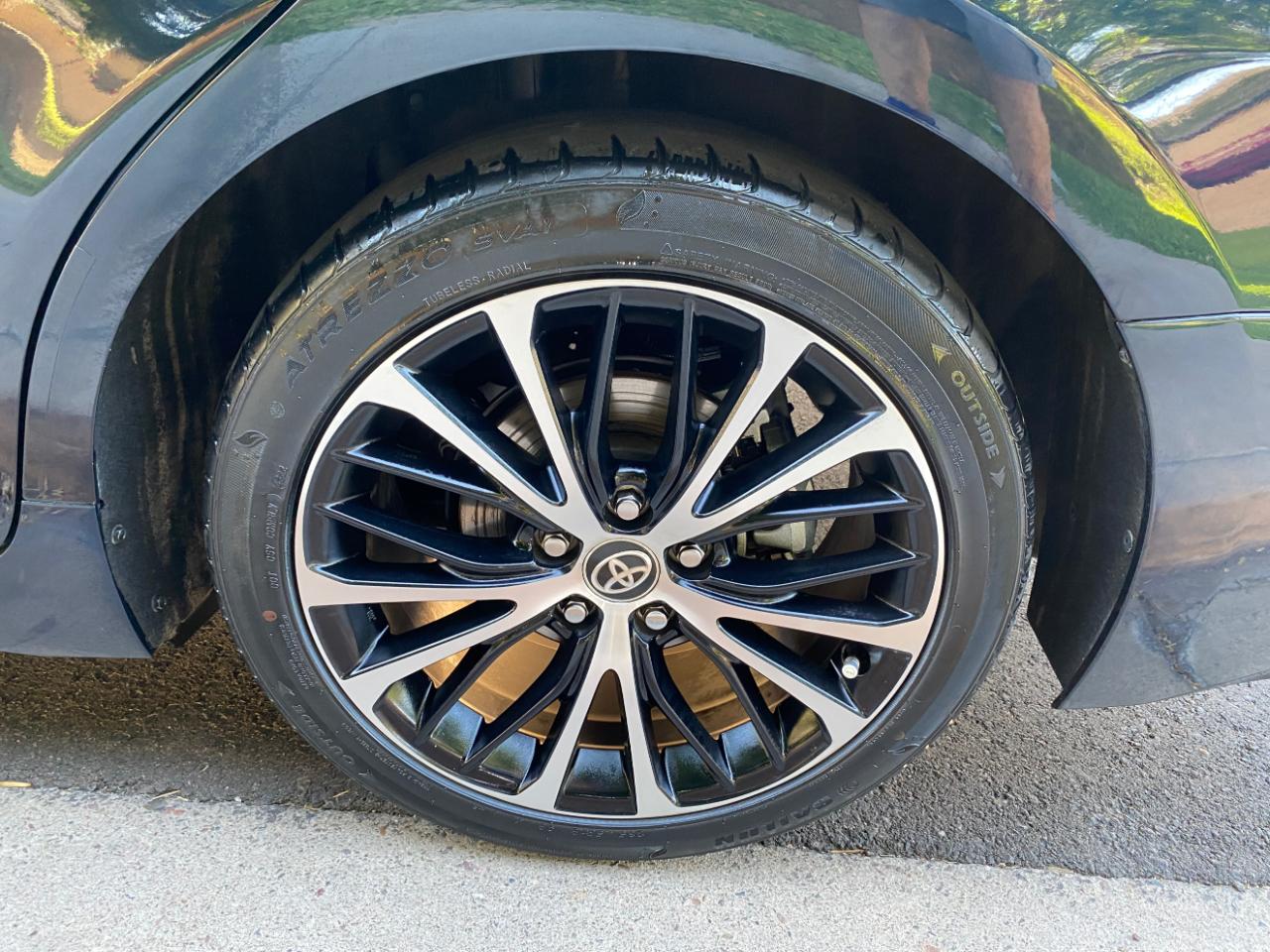 Toyota Camry Hybrid SE CVT (Natl) 2020