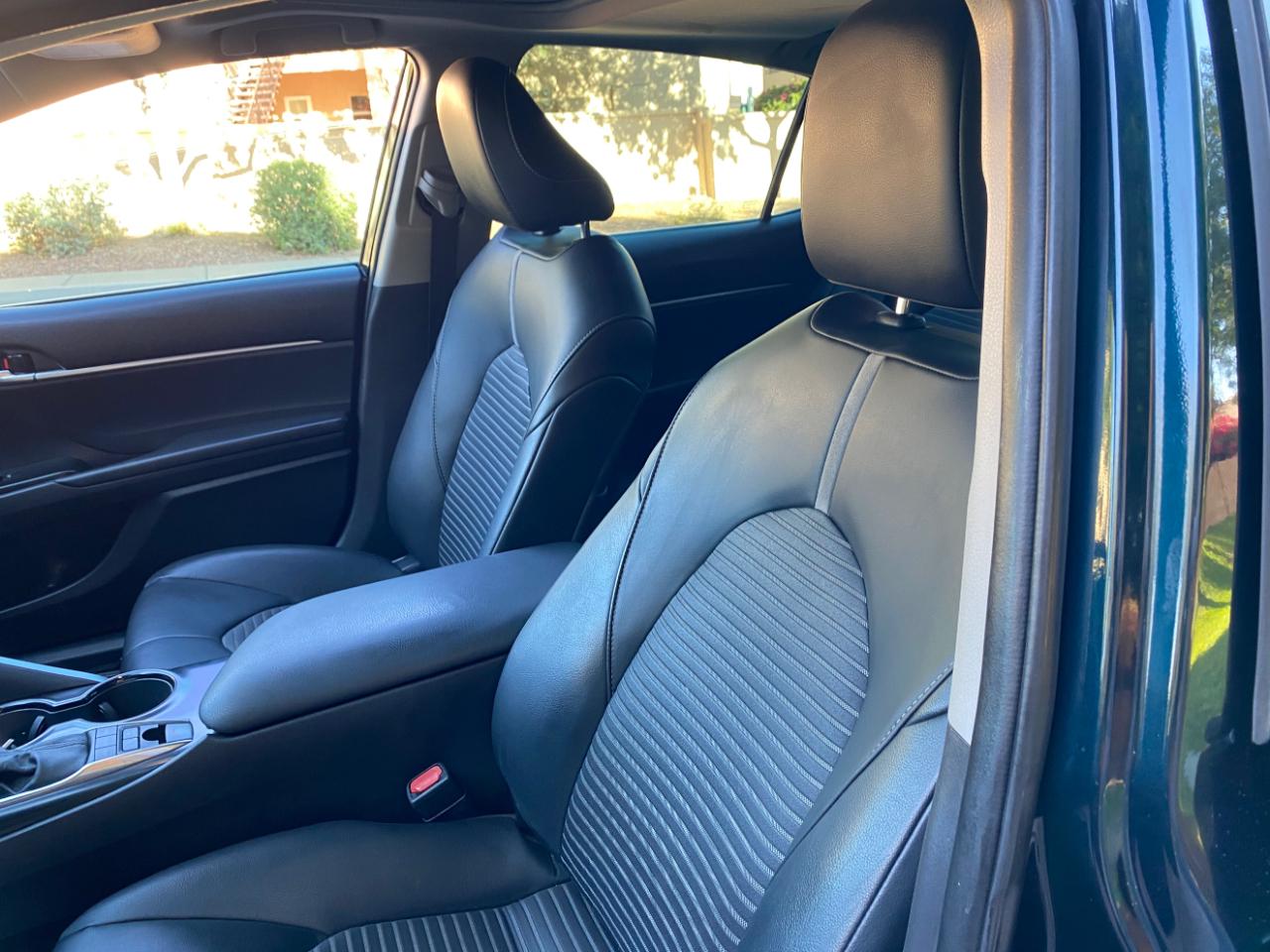 Toyota Camry Hybrid SE CVT (Natl) 2020