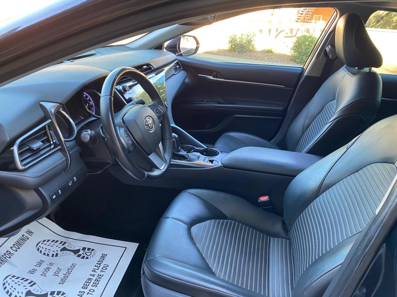 Toyota Camry Hybrid SE CVT (Natl) 2020