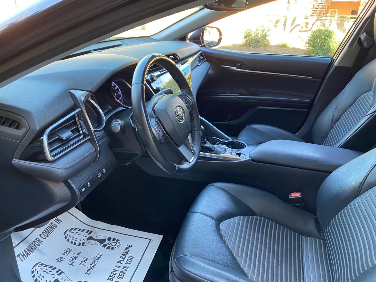 Toyota Camry Hybrid SE CVT (Natl) 2020