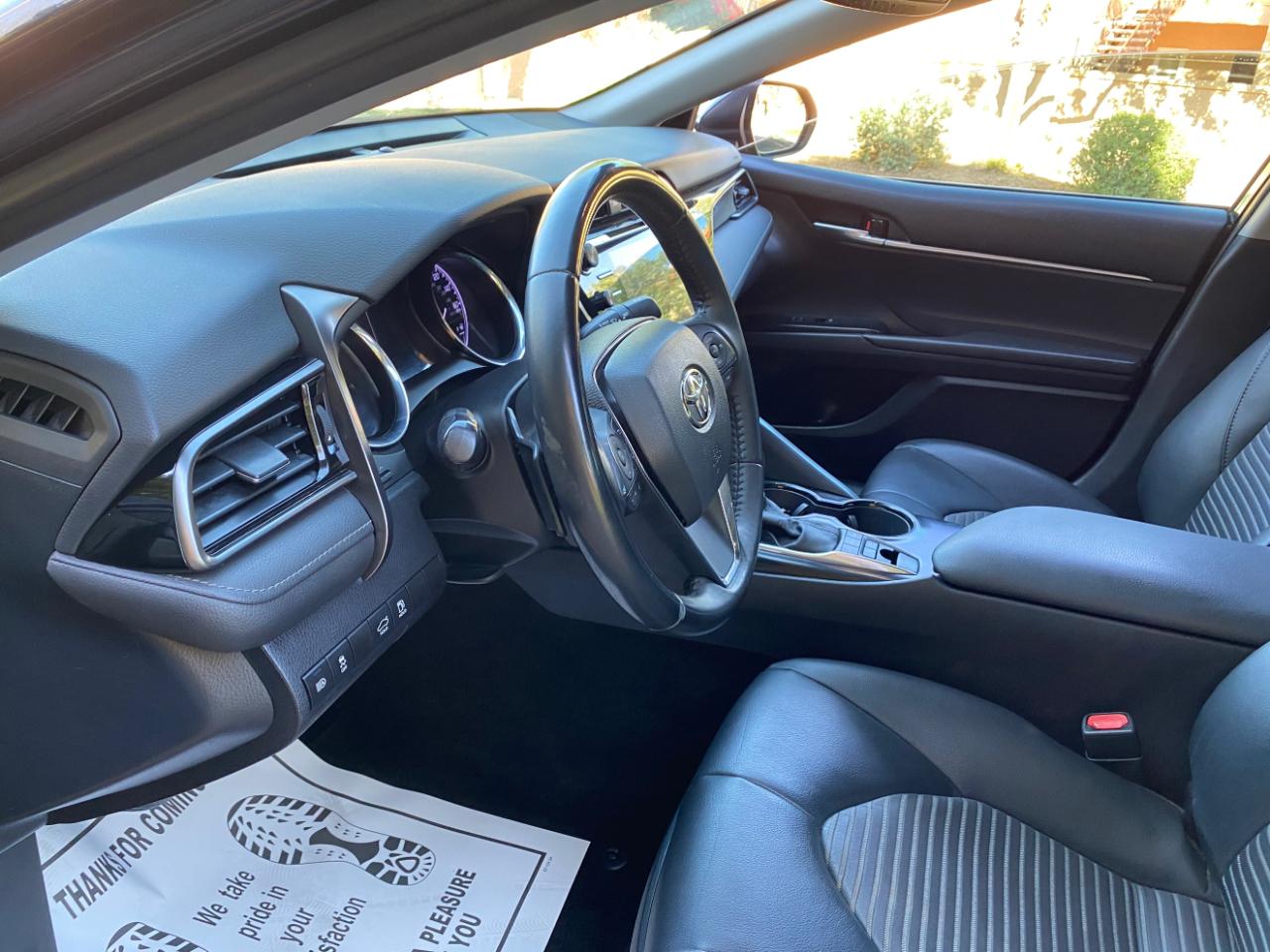 Toyota Camry Hybrid SE CVT (Natl) 2020