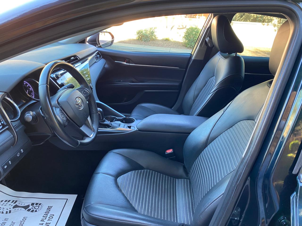 Toyota Camry Hybrid SE CVT (Natl) 2020