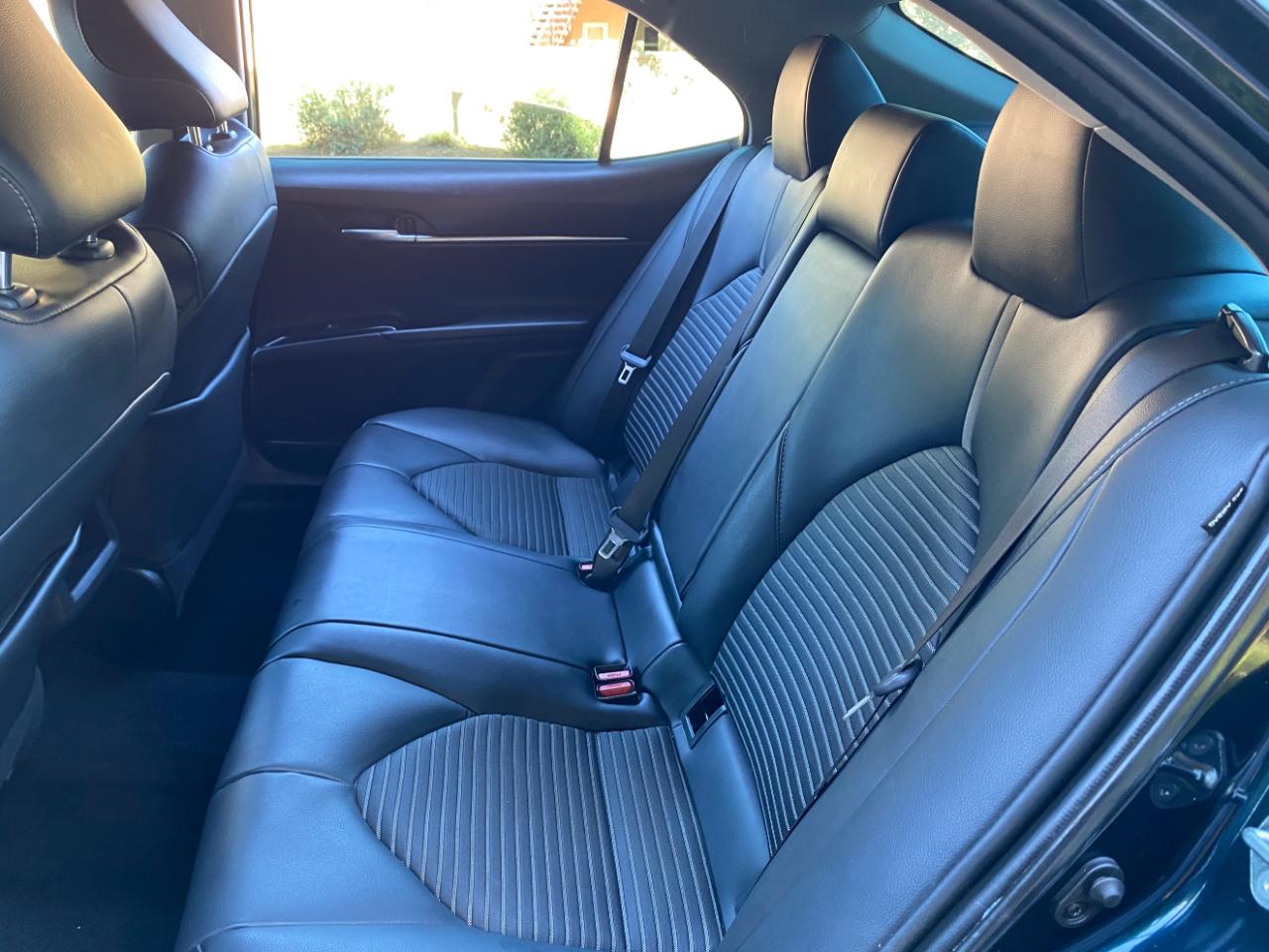 Toyota Camry Hybrid SE CVT (Natl) 2020